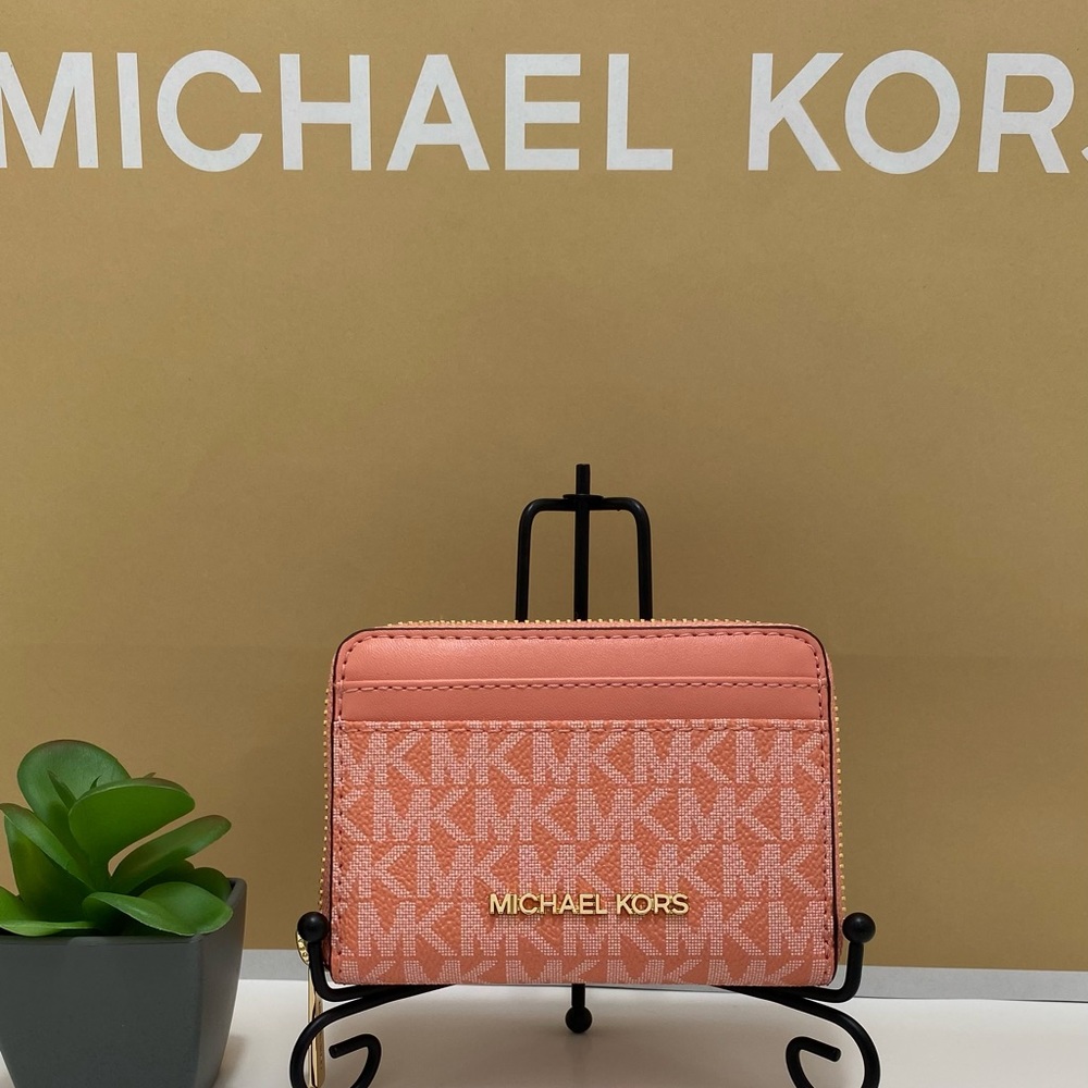 Michael kors card holder